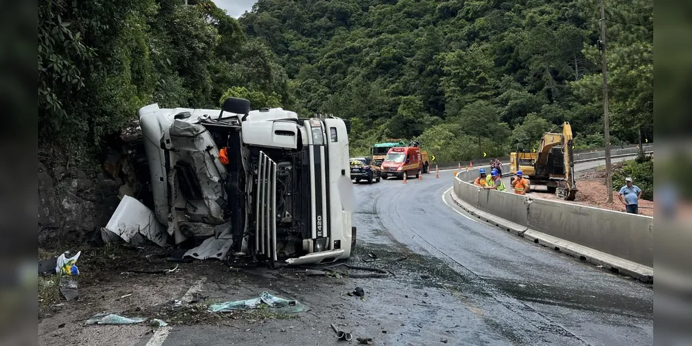 Tráfego segue no sistema pare e siga