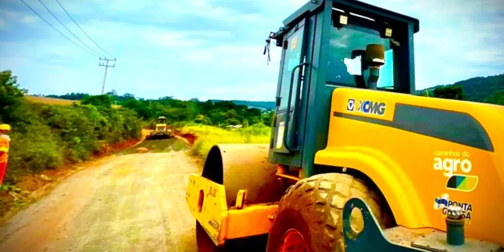 Programa Caminhos do Agro já recuperou mais de 1,2 mil km de estradas rurais, em Ponta Grossa