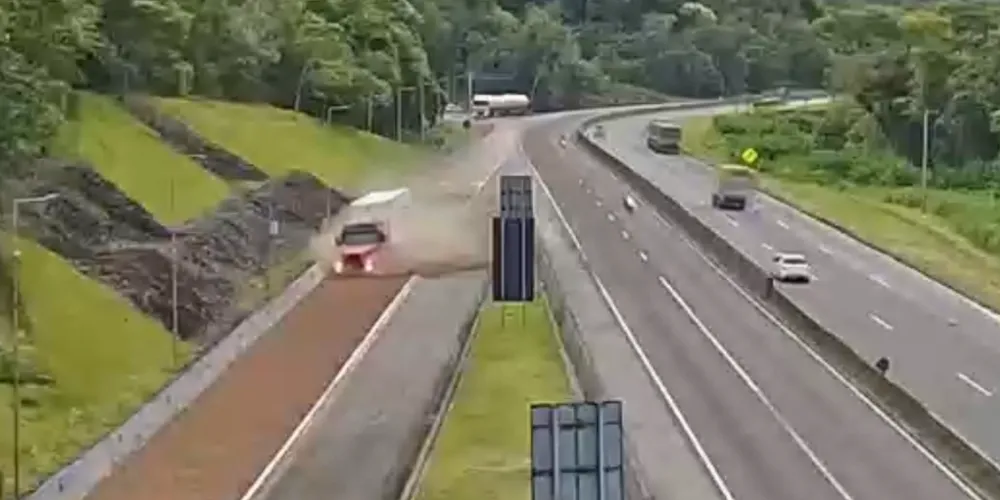 Situação aconteceu no KM 36 da rodovia, no sentido Paranaguá