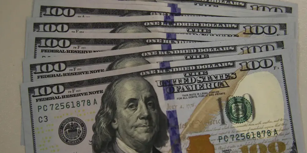 Cotação já começou em alta, em 6,14, por causa da divulgação da ata do Copom