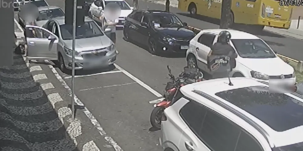 Motociclista foi levado para uma unidade de pronto atendimento