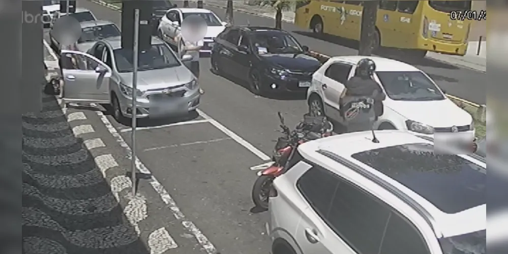 Motociclista foi levado para uma unidade de pronto atendimento