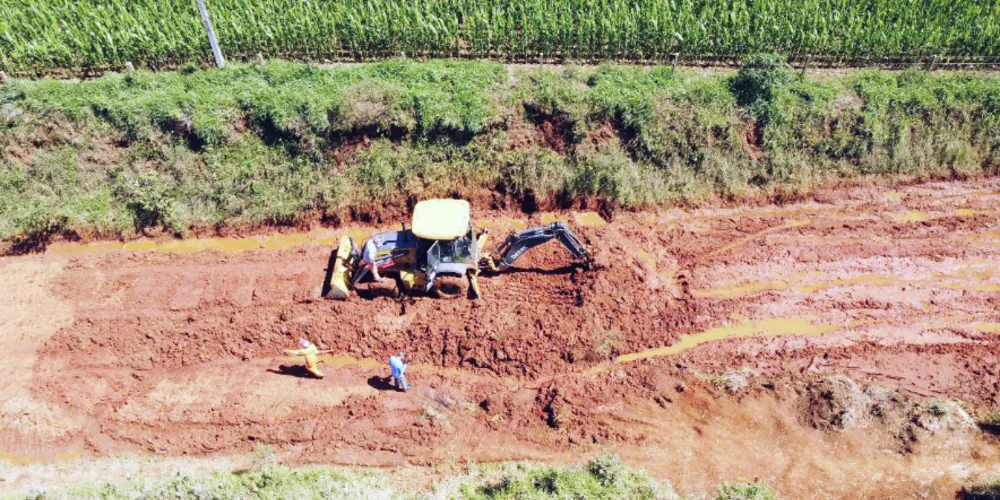 No total, mais de 1,2 mil quilômetros de estradas rurais foram recuperados desde 2021 em Guaragi, Uvaia, Itaiacoca, Periquitos e Estrada do Alagados