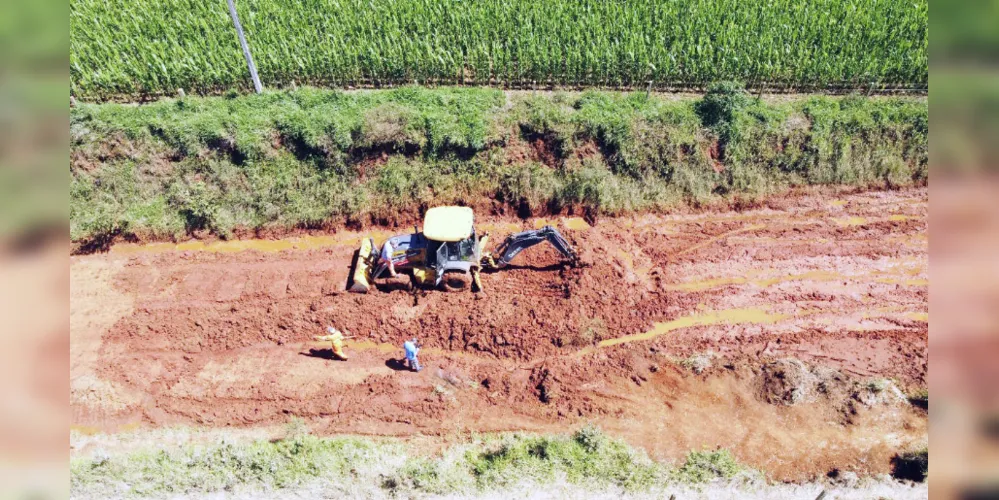 No total, mais de 1,2 mil quilômetros de estradas rurais foram recuperados desde 2021 em Guaragi, Uvaia, Itaiacoca, Periquitos e Estrada do Alagados