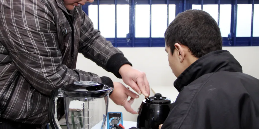 Entre as vagas ofertadas que não exigem experiência está reparador de eletrodomésticos