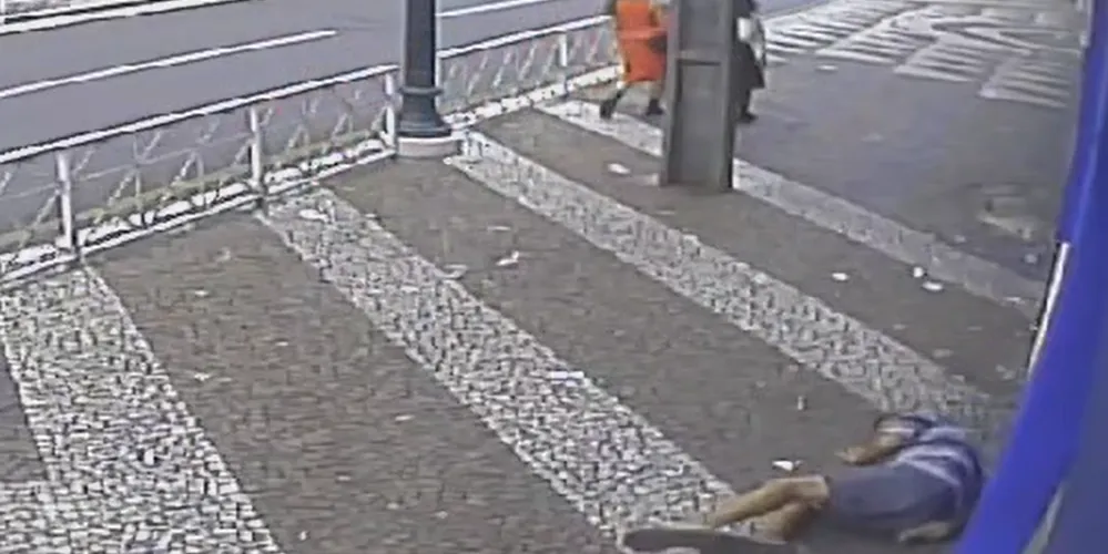 Imagem ilustrativa da imagem Vídeo mostra homem passar mal e cair antes de morrer em PG