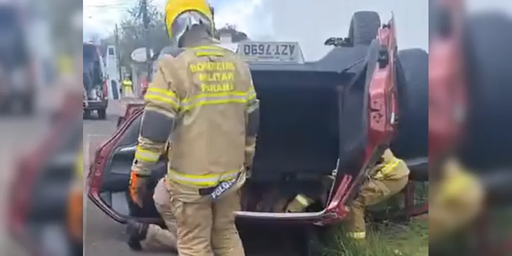 Automóvel Ecosport capotou após ser atingido pelo Palio