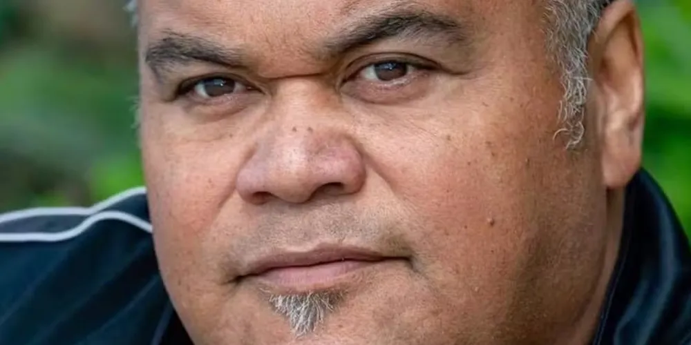 Peter ganhou destaque na década de 1990 com a comédia Necessary Roughness