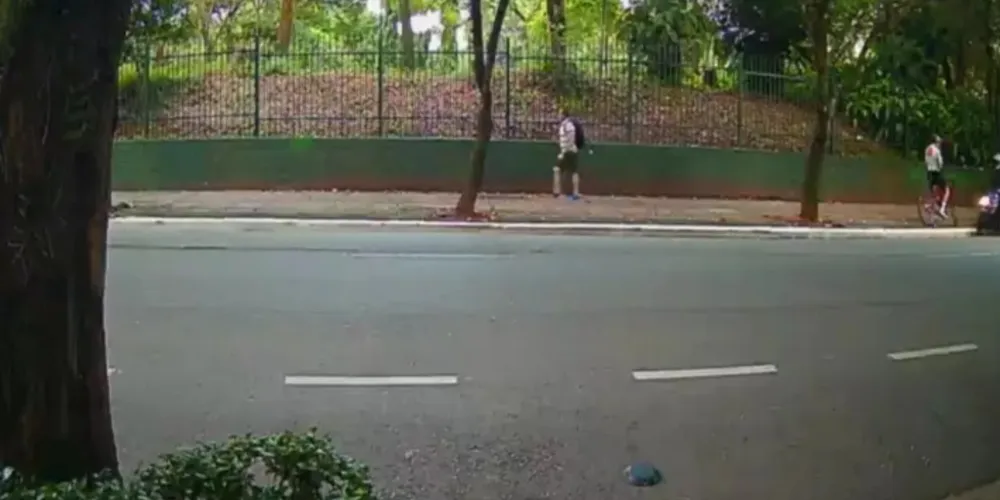 O ciclista foi abordado por dois homens