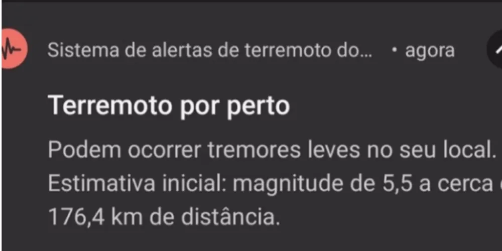 Quando um tremor é detectado, o celular envia informações para os servidores do Google