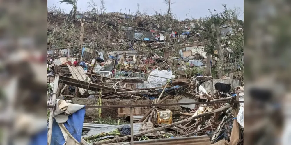 Destroços após a passagem do ciclone Chido em Mayotte, em foto de 15 de dezembro de 2024