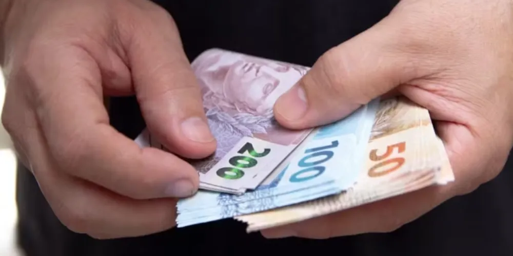 O novo salário mínimo também aumenta o valor de benefícios e serviços que usam o piso nacional como referência