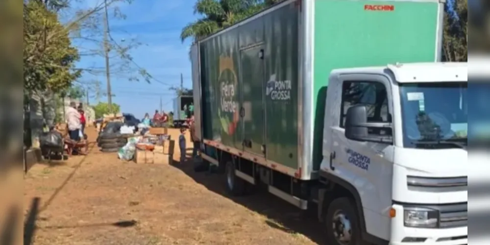 Caminhão do Feira Verde passará por 11 pontos nesta sexta-feira (07); população pode trocar recicláveis por frutas e verduras