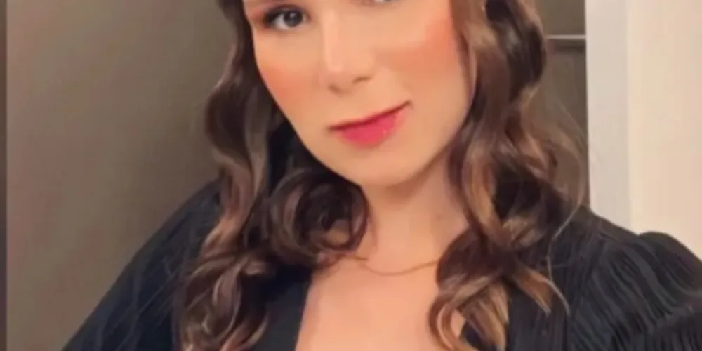 Jeniffer Castro foi gravada por passageira após recusar ceder assento à criança