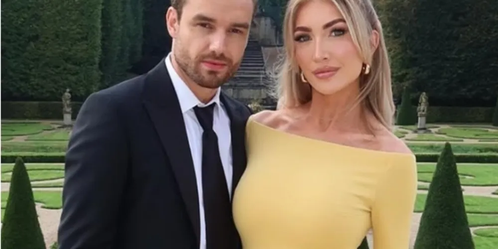 Ela explicou que precisou voltar aos Estados Unidos por conta da cachorrinha do casal