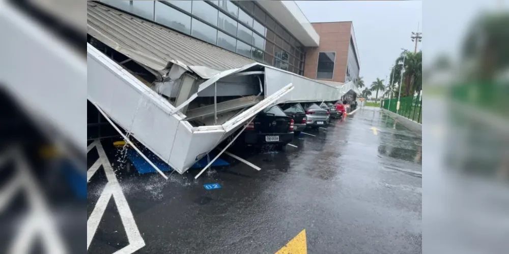 Teto de estacionamento de supermercado desaba em São Caetano