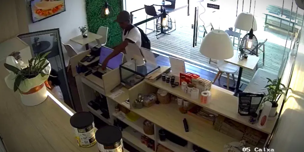 Câmera de segurança flagrou a ação criminosa do suspeito