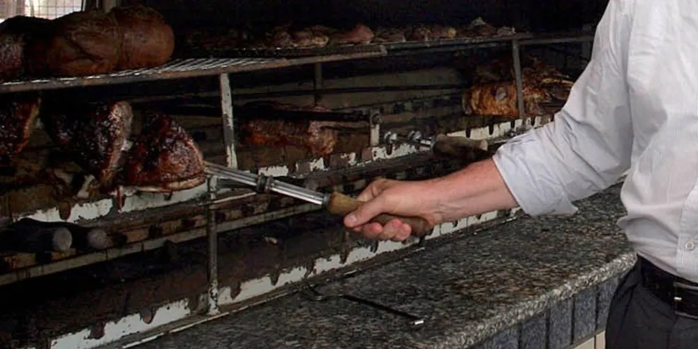 Entre as vagas abertas na cidade, que exigem experiência, está para churrasqueiro