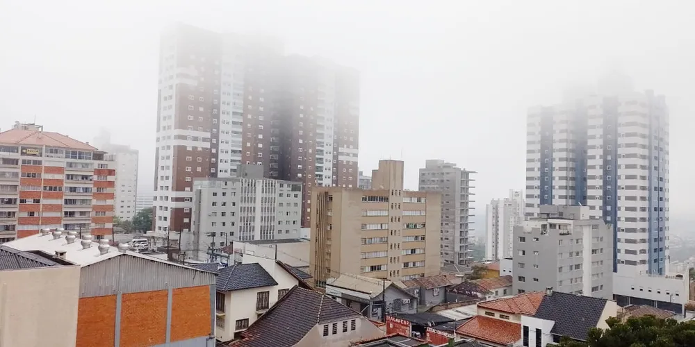 A probabilidade de chuva, calculada pelo Simepar é de 96%