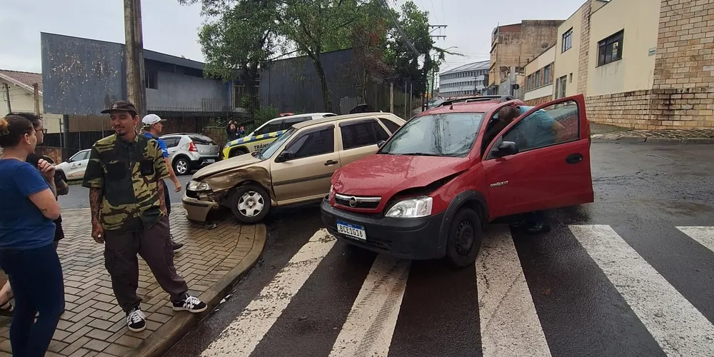 Batida aconteceu no cruzamento da rua Rui Barbosa com a Doutor Colares