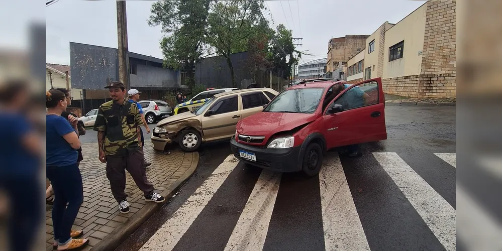 Batida aconteceu no cruzamento da rua Rui Barbosa com a Doutor Colares