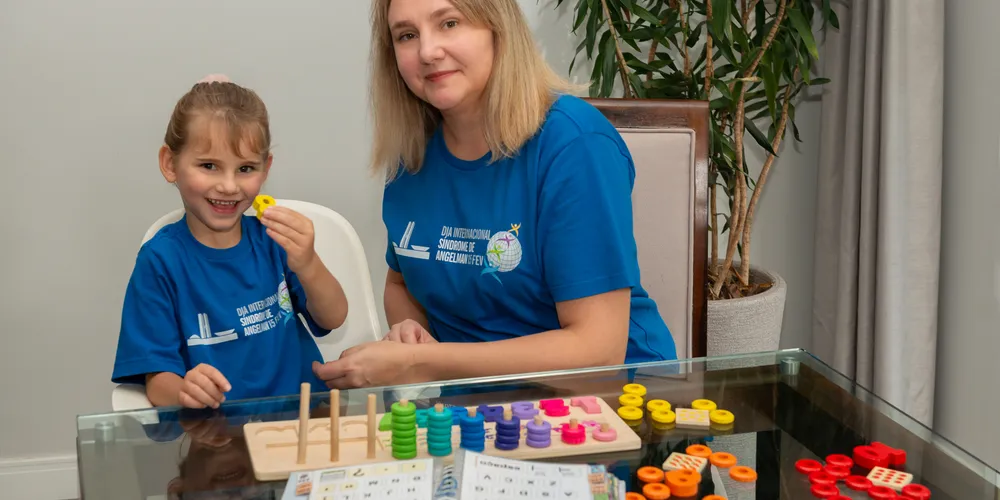 O tratamento da síndrome de Angelman concentra-se no manejo dos sintomas e na promoção da qualidade de vida e autonomia dos indivíduos