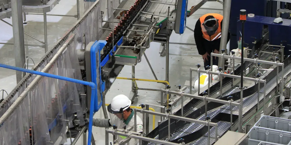 Há diversas vagas para o setor da indústria, incluindo algumas sem a exigência de experiência