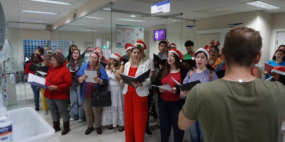A apresentação EnCantos de Natal foi possível com a união do Coral de Todos Juntos, Coro Cênico e Coral 50+