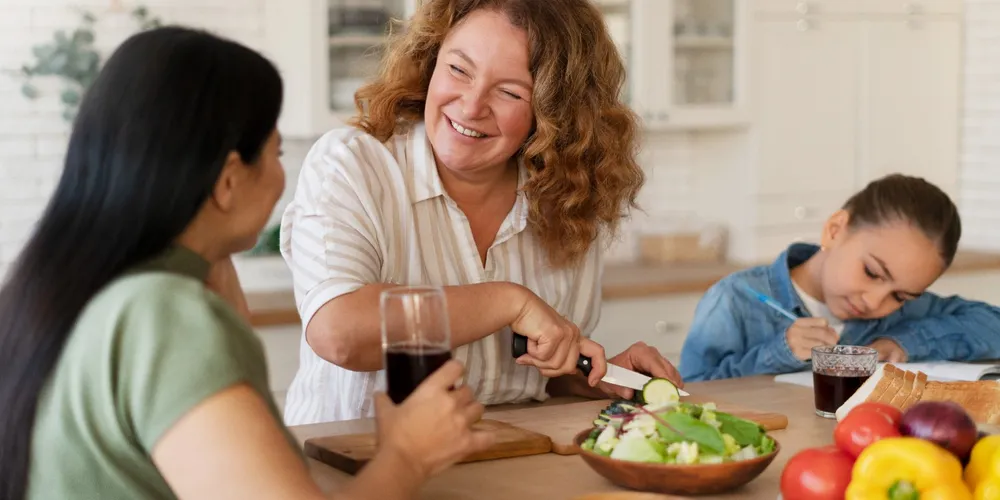 Na hora da ceia, é importante comer devagar, aproveitar o momento e prestar atenção aos sinais de saciedade.