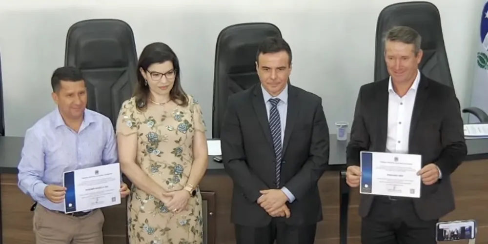 A cerimônia foi realizada na Câmara Municipal de Irati