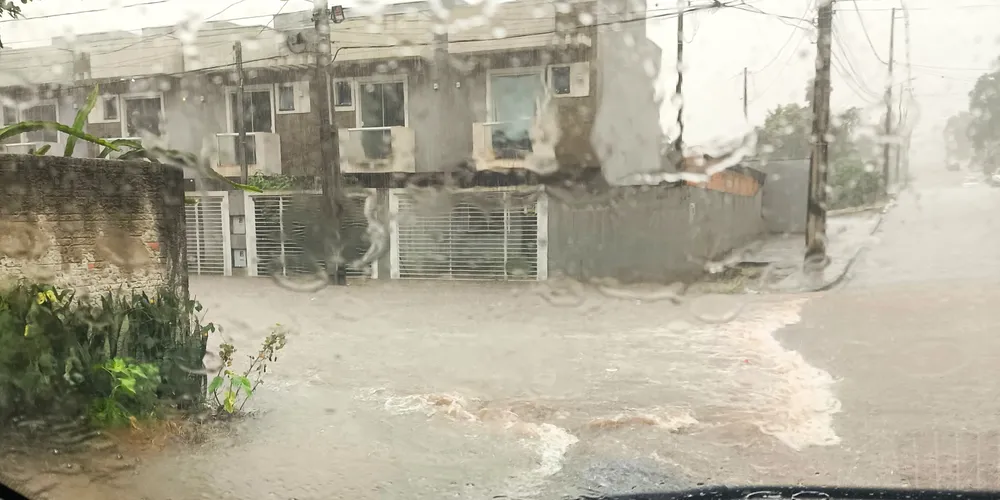 Situação foi gravada entre as ruas Aleixo Garcia e José Joaquim Maia