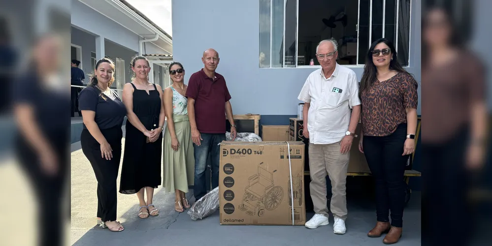 O prefeito Dr. Reinaldo Cardoso esteve junto das equipes para entregar os materiais.