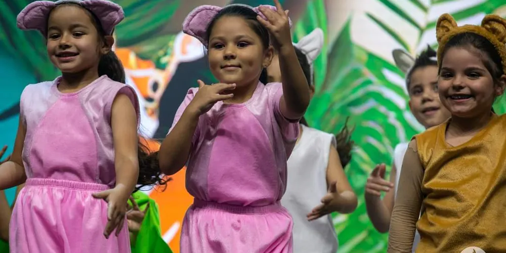 Cerca de 160 pessoas integram a produção, entre adultos e crianças