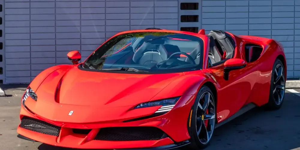 Preço do IPVA da Ferrari SF90 Spider 2023 é superior a R$ 200 mil