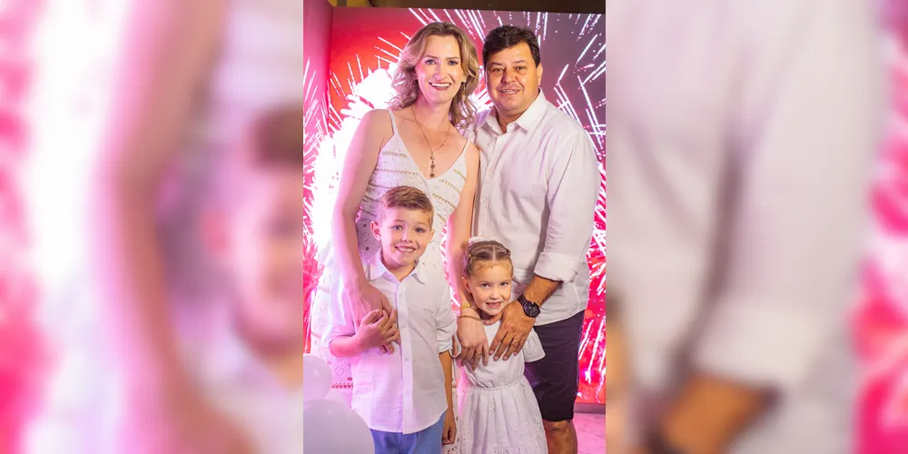 Fabio Artero, Elaine Pontarolo Artero e seus filhos Pedro Pontarolo Artero e Sofia Pontarolo Artero