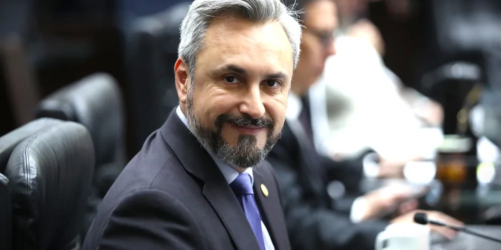 Deputado Fabio Oliveira seguirá na presidência da Comissão, em 2025