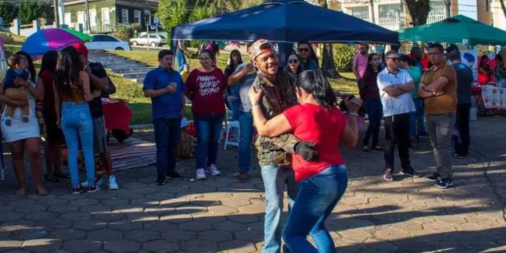 Evento já tradicional acontece no segundo domingo de cada mês na praça Indalécio de Macedo, vila Santa Cruz