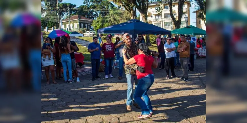 Evento já tradicional acontece no segundo domingo de cada mês na praça Indalécio de Macedo, vila Santa Cruz