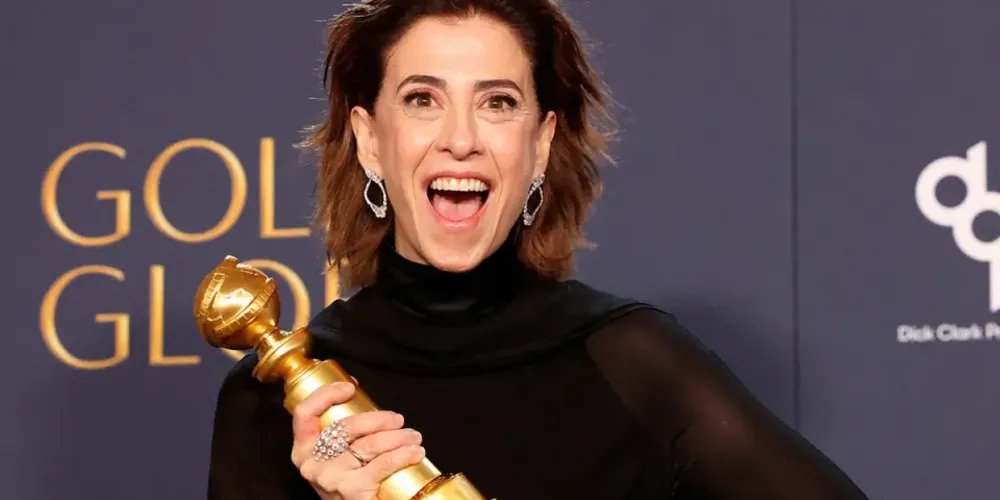 Fernanda Torres dedica vitória no Globo de Ouro a Fernanda Montenegro