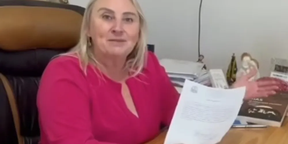 Durante a reunião de assinatura, a prefeita reafirmou o compromisso com os moradores do interior do município