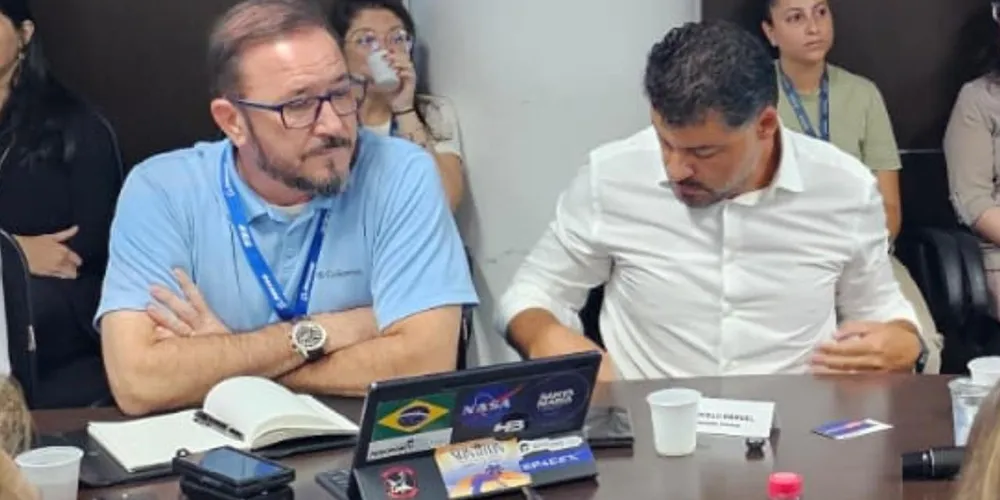 Em reunião ocorrida na  semana passada e que tratou dos problemas do Aeroporto Sant'Ana, o Comandante Hammer estava ao lado do ex-prefeito de Ponta Grossa Marcelo Rangel, que assinou o primeiro contrato da empresa de Hammer com a prefeitura de Ponta Grossa em 2015