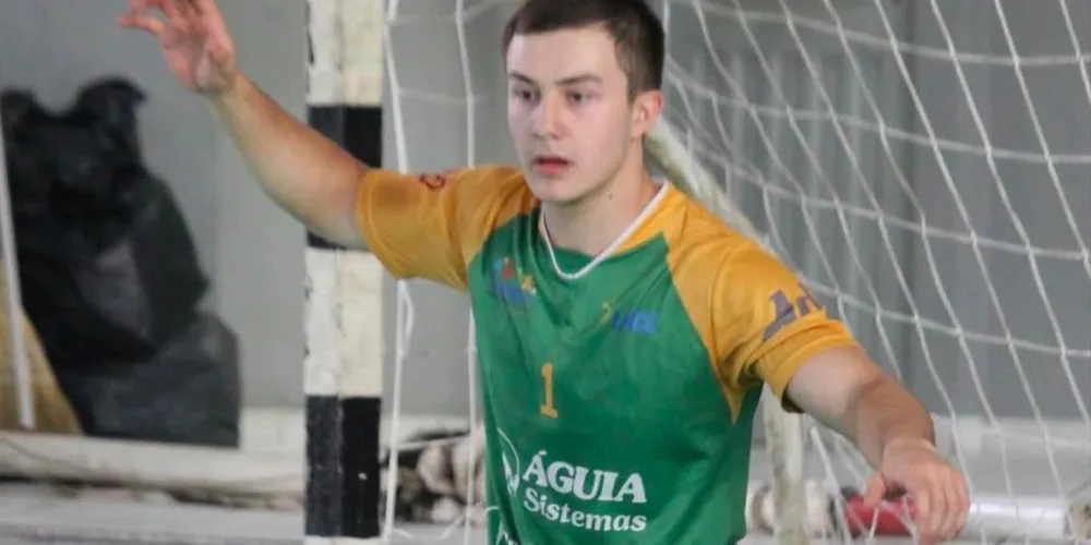 Bernardo é goleiro do Colégio Marista Pio XII