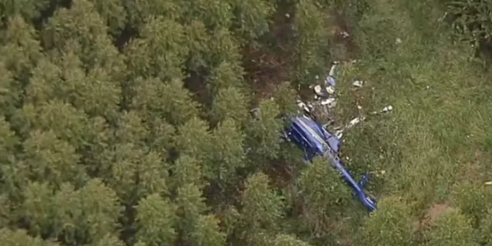 Helicóptero com 4 pessoas cai no Morro do Tico Tico em Caieiras