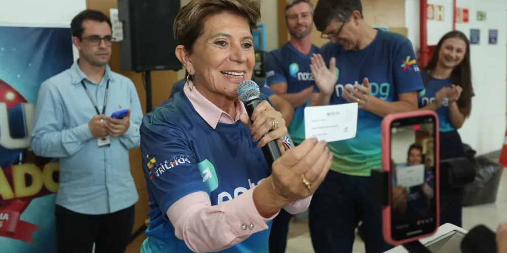 Prefeita Elizabeth Schmidt participou do sorteio, nesta sexta-feira (13)