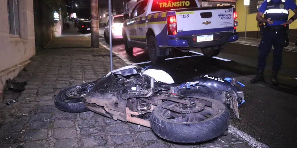 Motocicleta ficou danificada