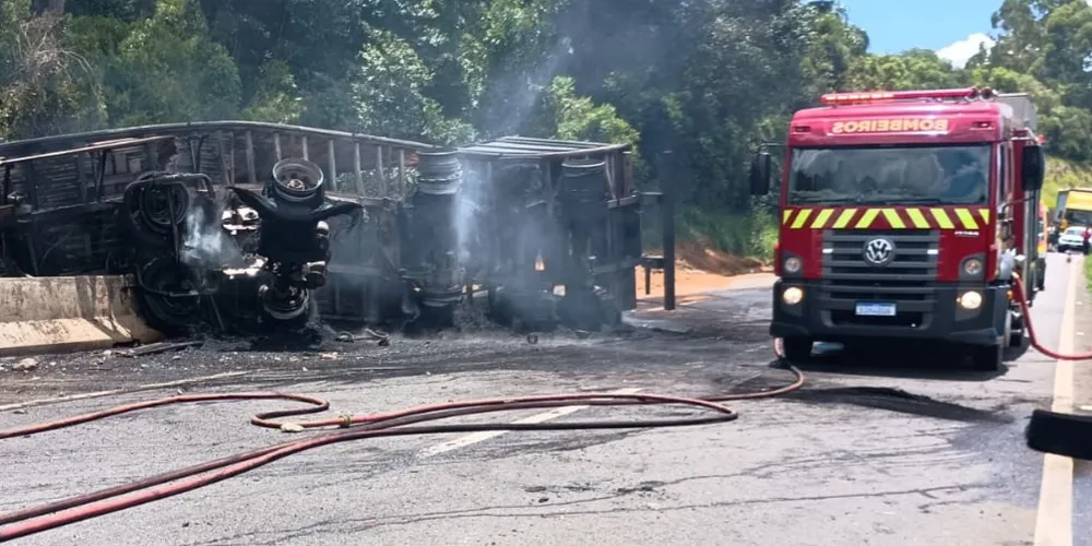 Caminhão incendiado tinha placas de Imbituva