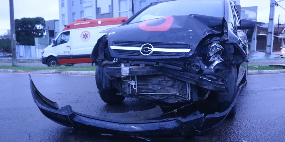 Chevrolet Meriva envolvido no acidente teve danos significativos na parte dianteira