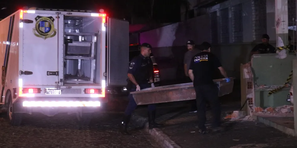 Autoridades policiais acionaram o IML para o recolhimento do corpo