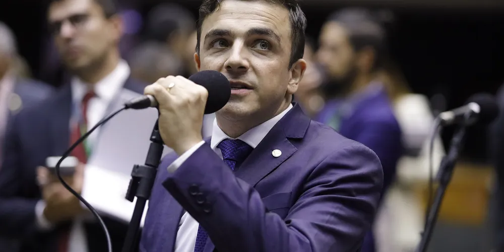 O parlamentar se manifestou a respeito do cancelamento dos voos da Azul Linhas Aéreas em Ponta Grossa