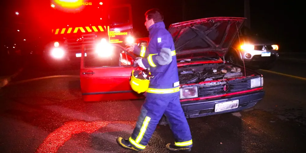 Equipes do Corpo de Bombeiros estiveram na ocorrência